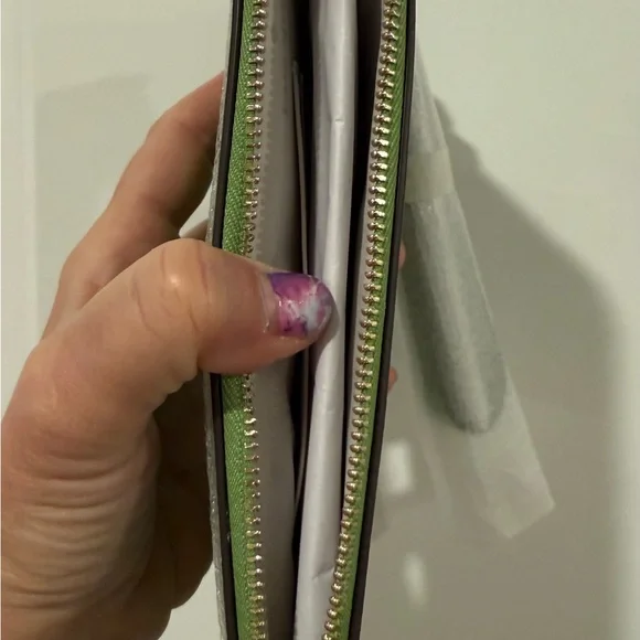 Kate Spade Vibrant Green Wristlet NWT *Fast Shipping* - Picture 8 of 10